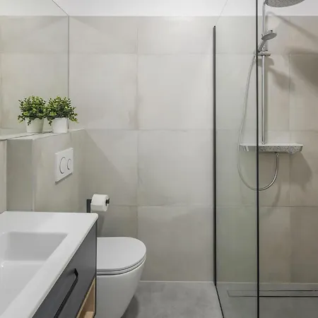 2 Bedroom In Sveti Lovrec Pazenati Semesterbostad *