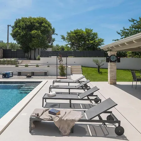 Awesome In Sveti Lovrec Pazenati Ferienhaus Sveti Lovreč Pazenatički