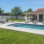 Ferienhaus Pet Friendly In Sveti Lovrec Pazenati Sveti Lovreč Pazenatički