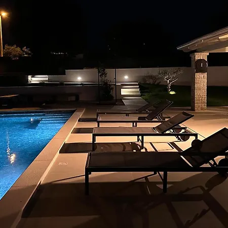 2 Bedroom In Sveti Lovrec Pazenati * Sveti Lovrec Pazenaticki