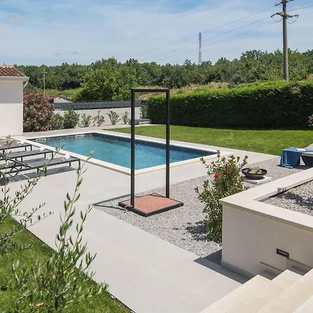 2 Bedroom In Sveti Lovrec Pazenati